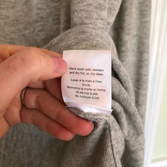 Aritzia Babaton Erin Grey V-Neck Lightweight Sweater - Picture 12 of 13